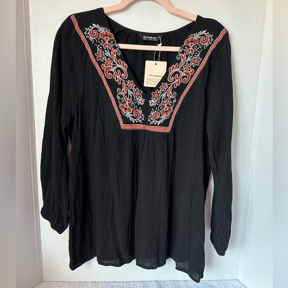 NWT BloomChic Floral Embroidered Blouse - Picture 6 of 8